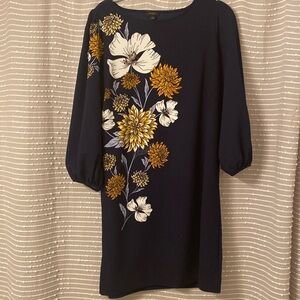 Ann Taylor factory navy blue.3/4 sleeve. Stretch . Size Medium. Knee length